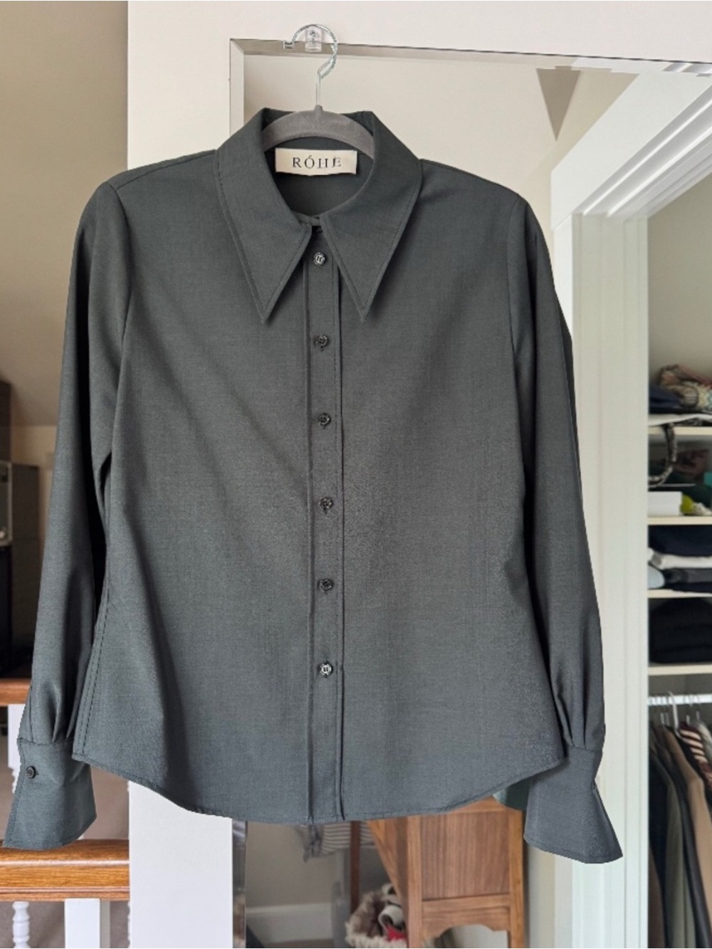 Róhe Button-Up Shirt in Charcoal Gray/green